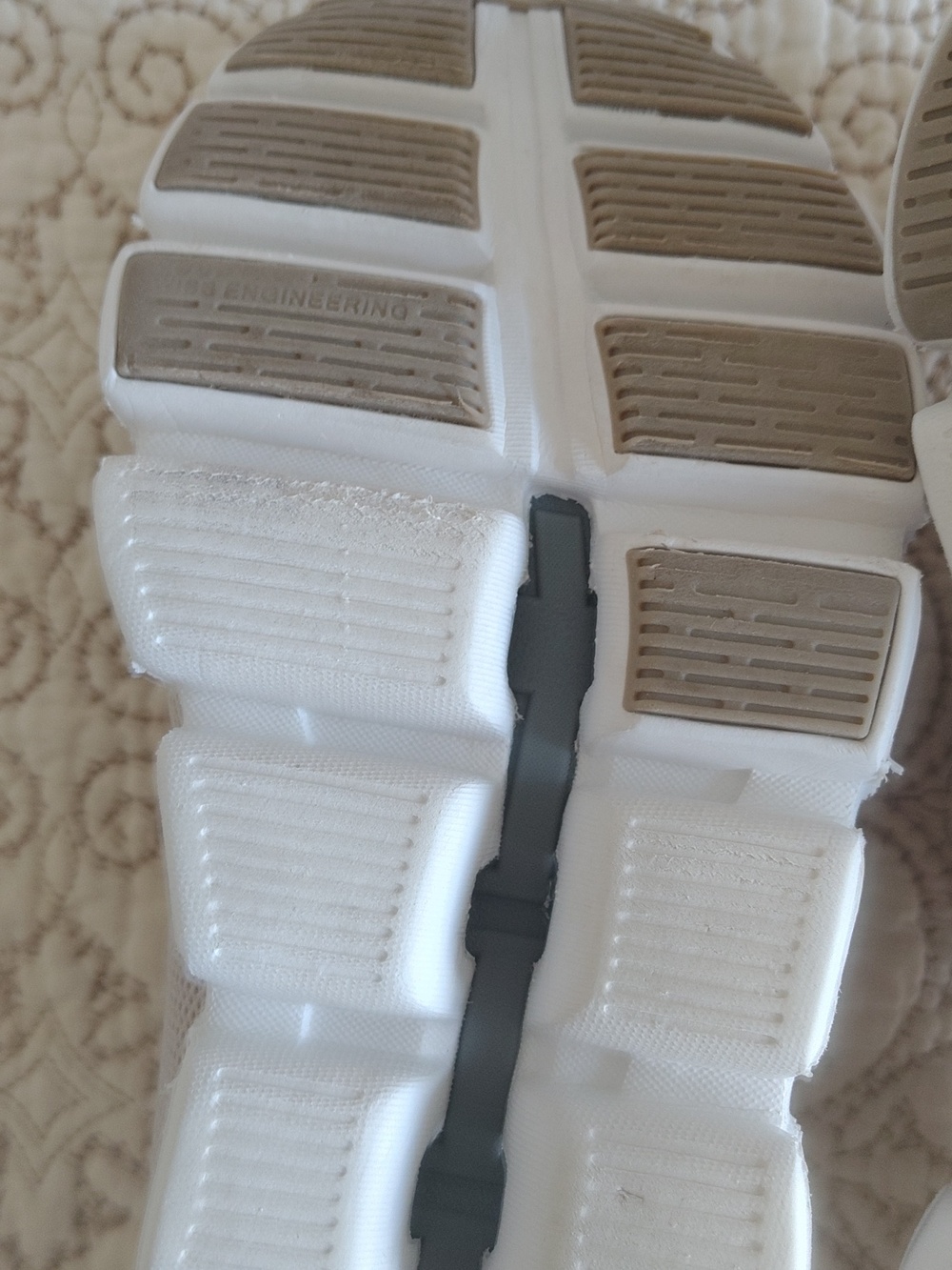 On cloud Cloudtec 5 Running Shoes M7/W9 - Picture 11 of 16